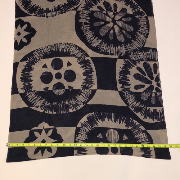 Yarnz scarf 28.5”x43” - Picture 8 of 11